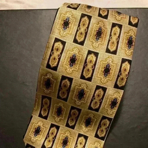 🔥15$ with  purchase of 50$ or more Vintage gold Moka 100% silk tie - Picture 1 of 3